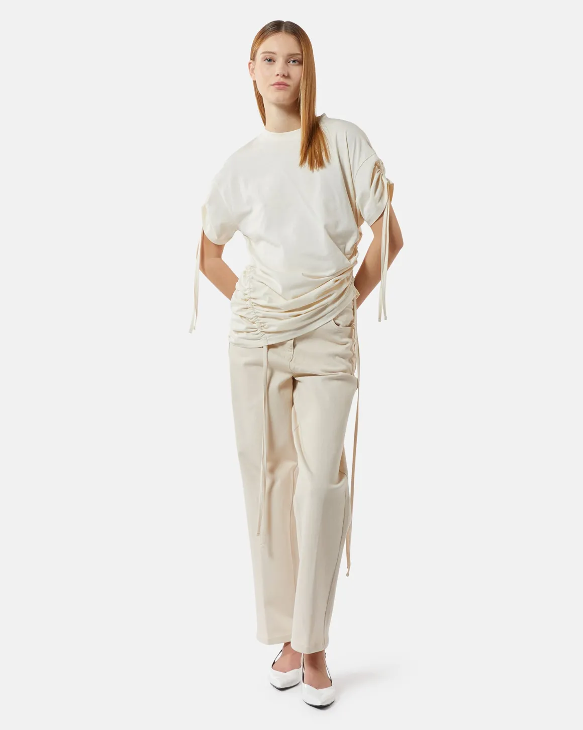 Asymmetrical t-shirt with adjustable curls