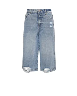 Bermuda shorts with destroyed details