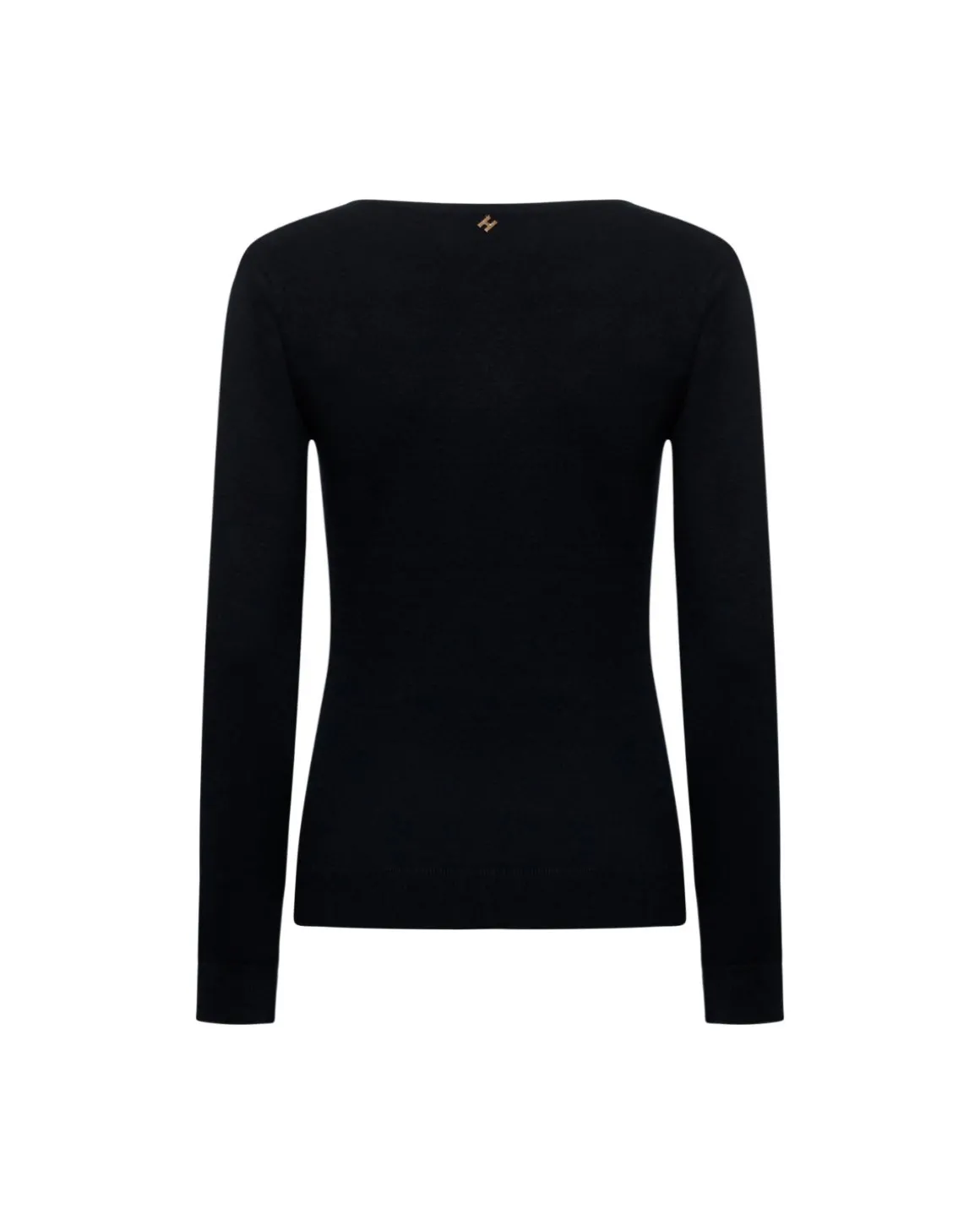 Black long-sleeved shirt