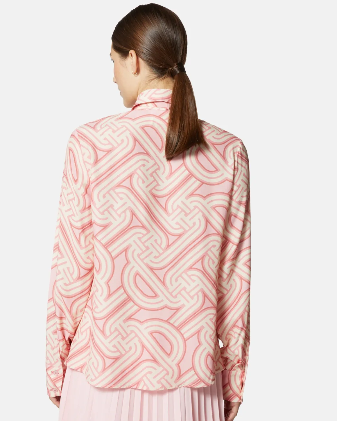 Blouse with geometric printing