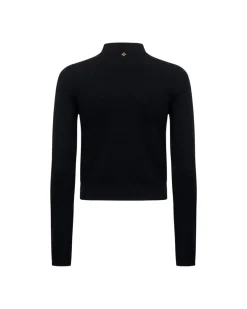 Clean long-sleeved shirt
