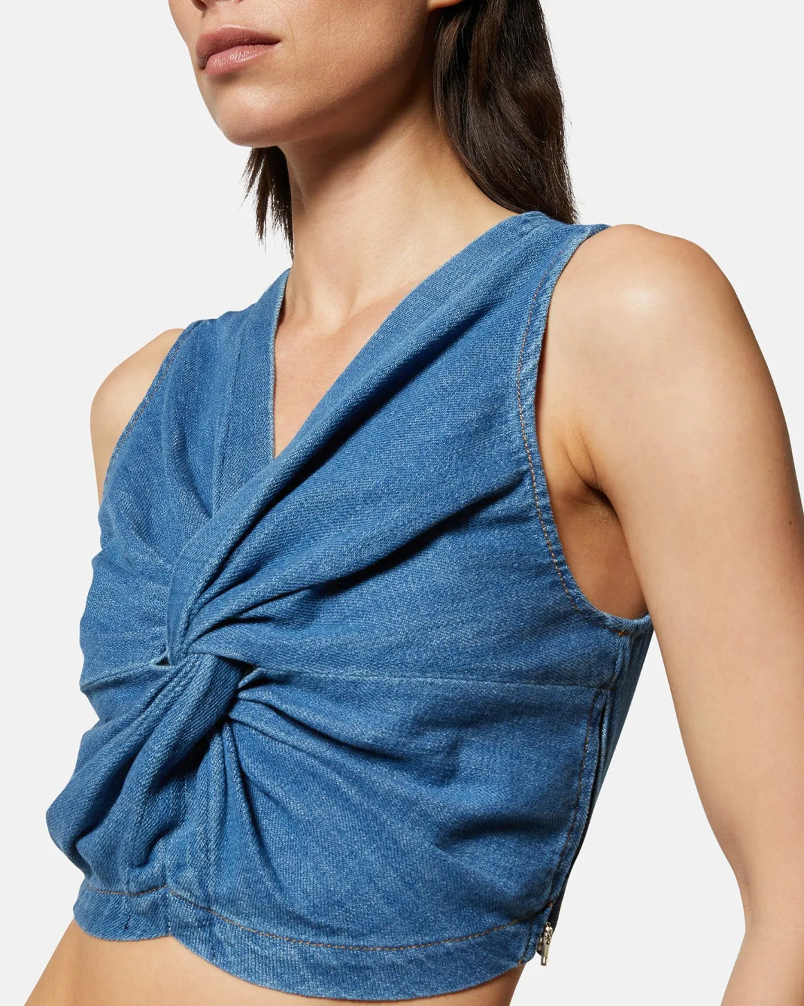 Denim top with central knot