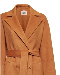 Double-breasted coat with belt