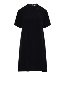 Dress with an essential design and clean lines
