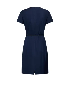 Dress with belt and essential cut