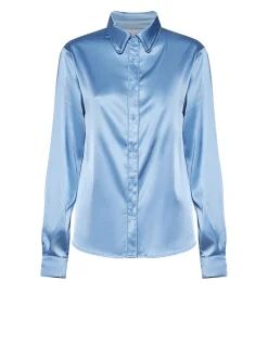 Essential shirt with a refined line