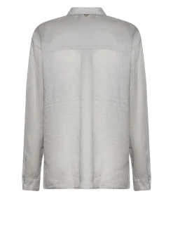 Essential shirt with a refined design