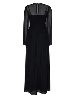 Long dress with long sleeves and flowing lines