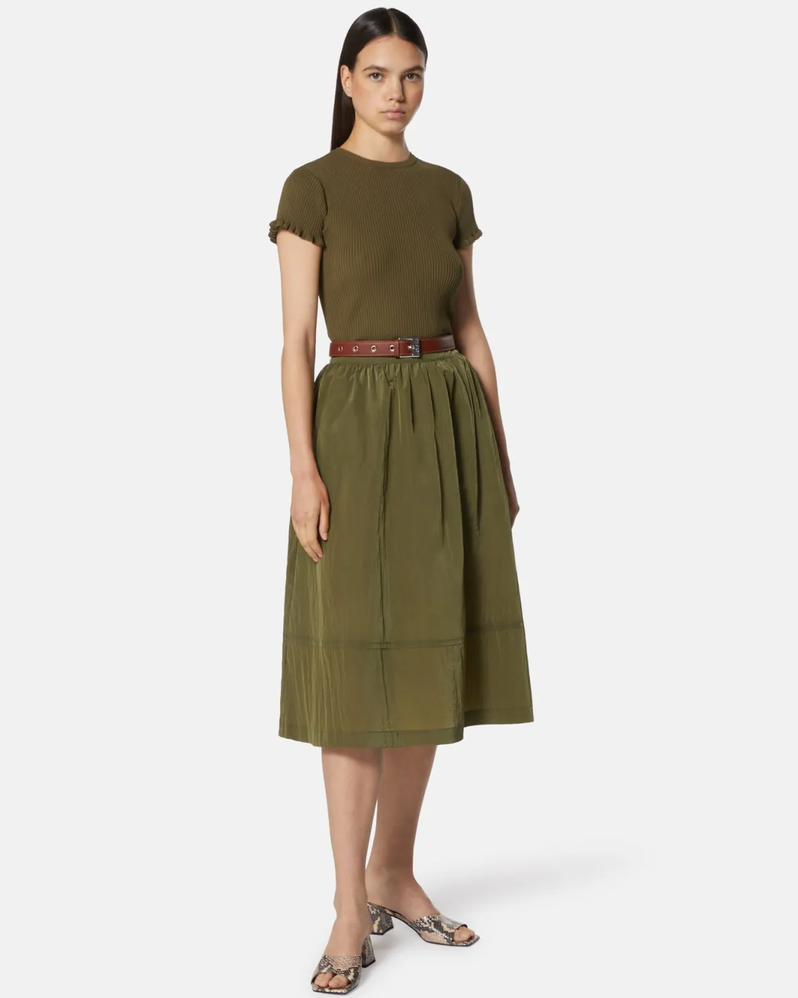 Long skirt with contrasting belt