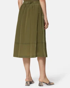 Long skirt with contrasting belt
