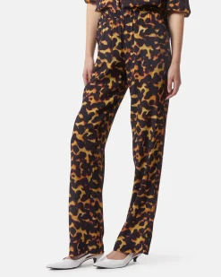 Pants with animal printing