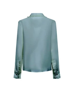 Shirt with decorated collar