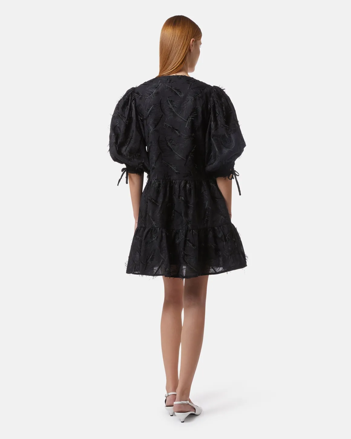 Short knee dress with puff sleeves and V -neck