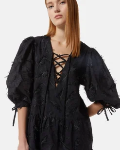 Short knee dress with puff sleeves and V -neck