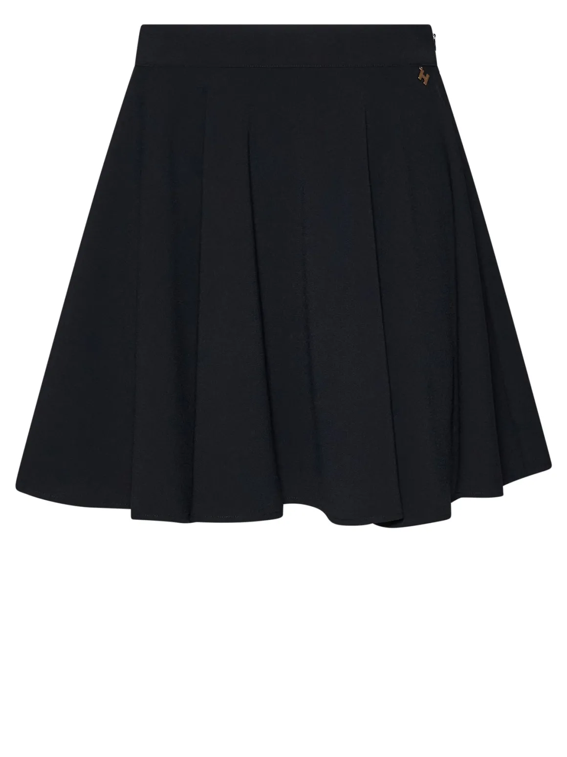 Skirt with pleats and harmonious line
