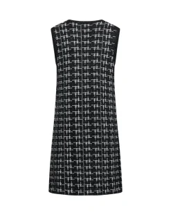 Sleeveless dress with side pockets
