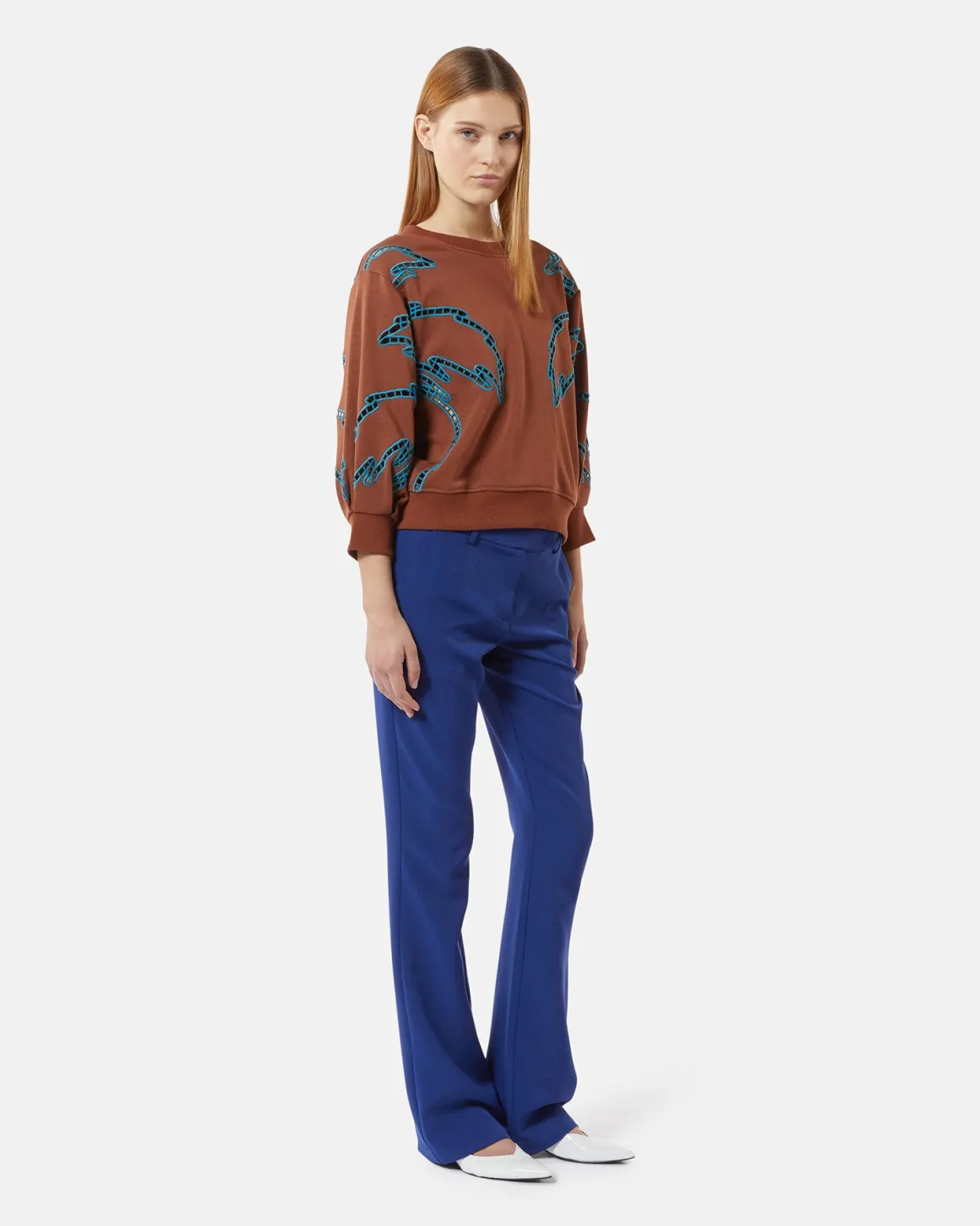 Sweatshirt with contrasting embroidered details