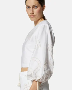 Top crop with sliced 窶銀菊mbroidery and sleeves
