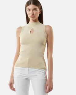 Top shoed in shirt with cut-out