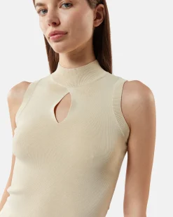 Top shoed in shirt with cut-out