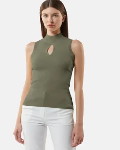 Top shoed in shirt with cut-out