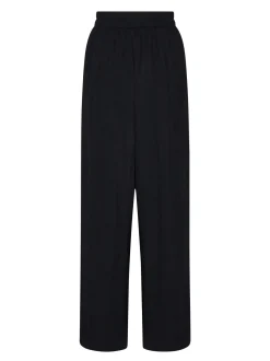 Trousers with elasticated waist and fluid line