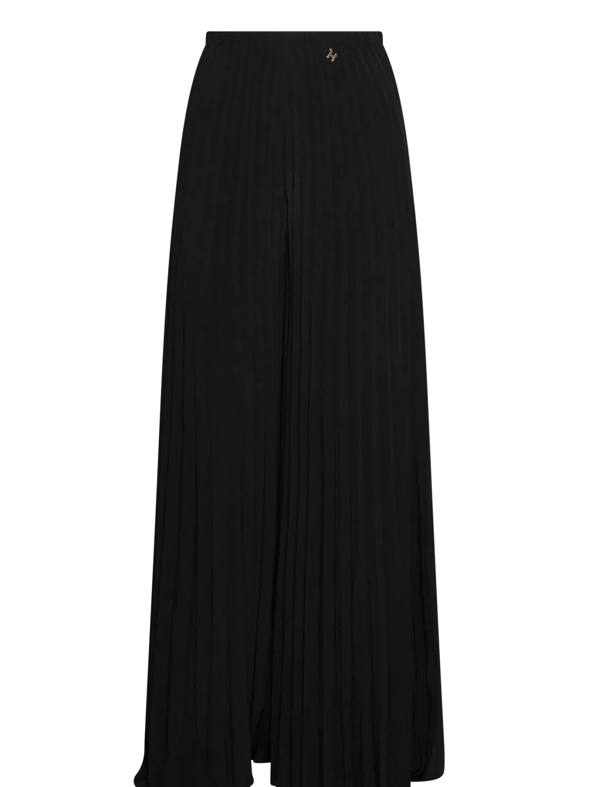 Trousers with pleated workmanship and fluid lines