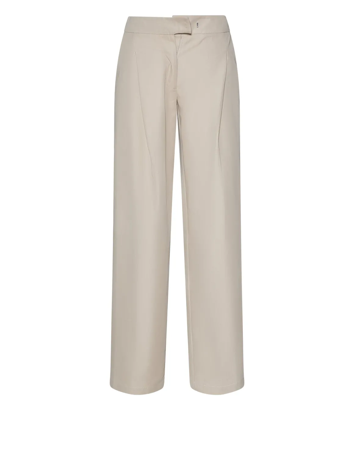 Trousers with tailored details and clean lines