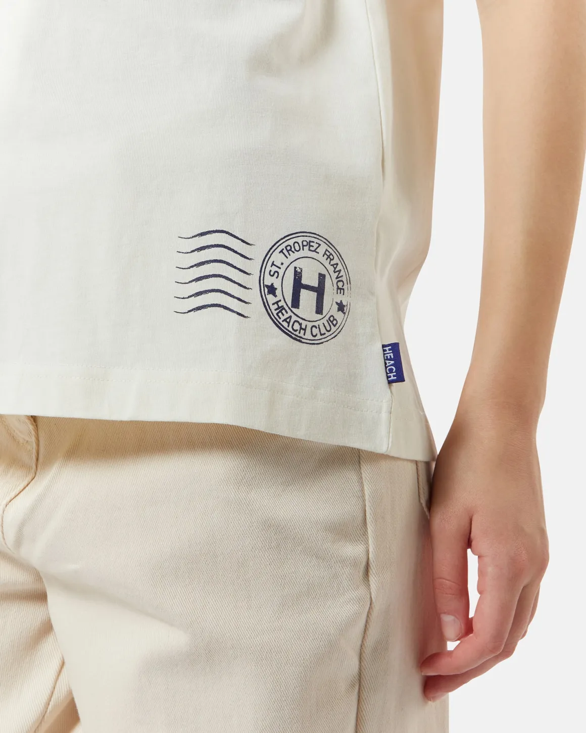 T-shirt with lateral printing