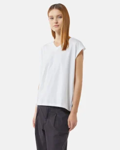 V-neck t-shirt