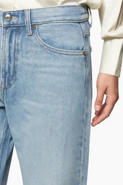 Wide leg jeans in light denim