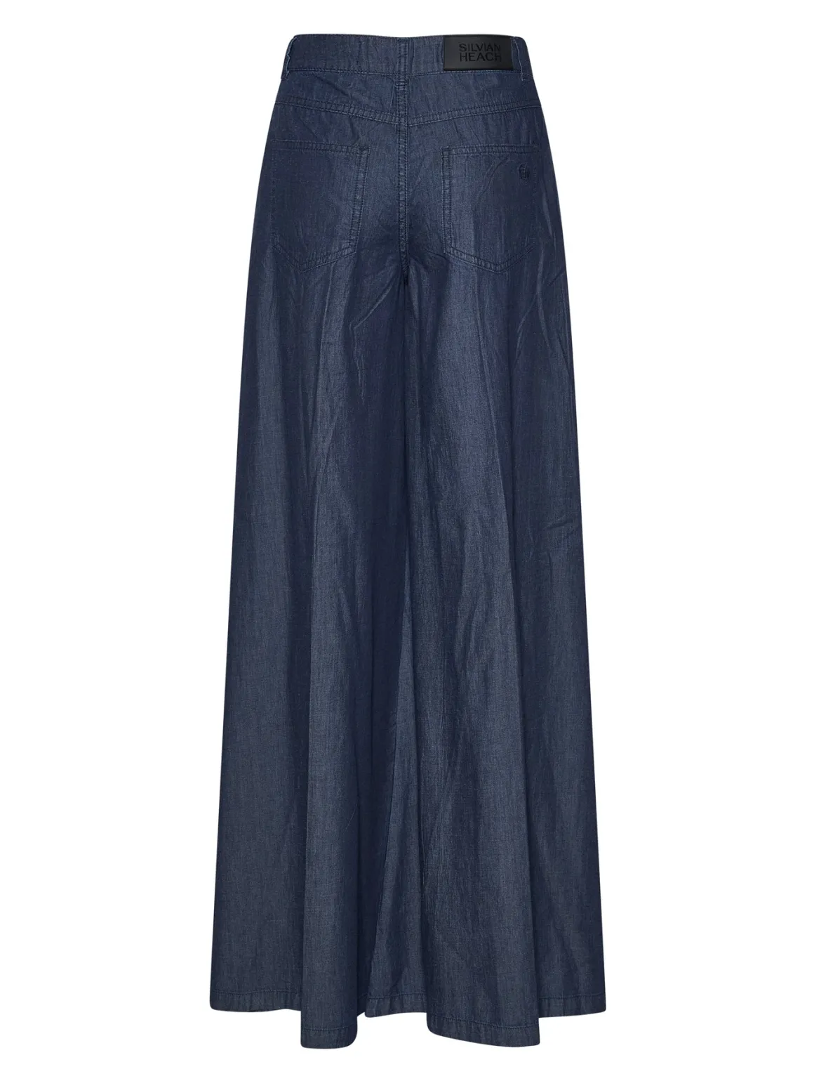 Wide trousers with a fluid line and essential design